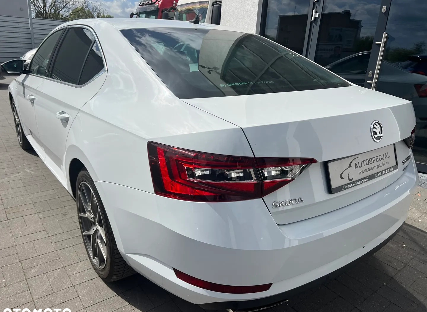 Skoda Superb cena 84900 przebieg: 145798, rok produkcji 2016 z Dukla małe 466